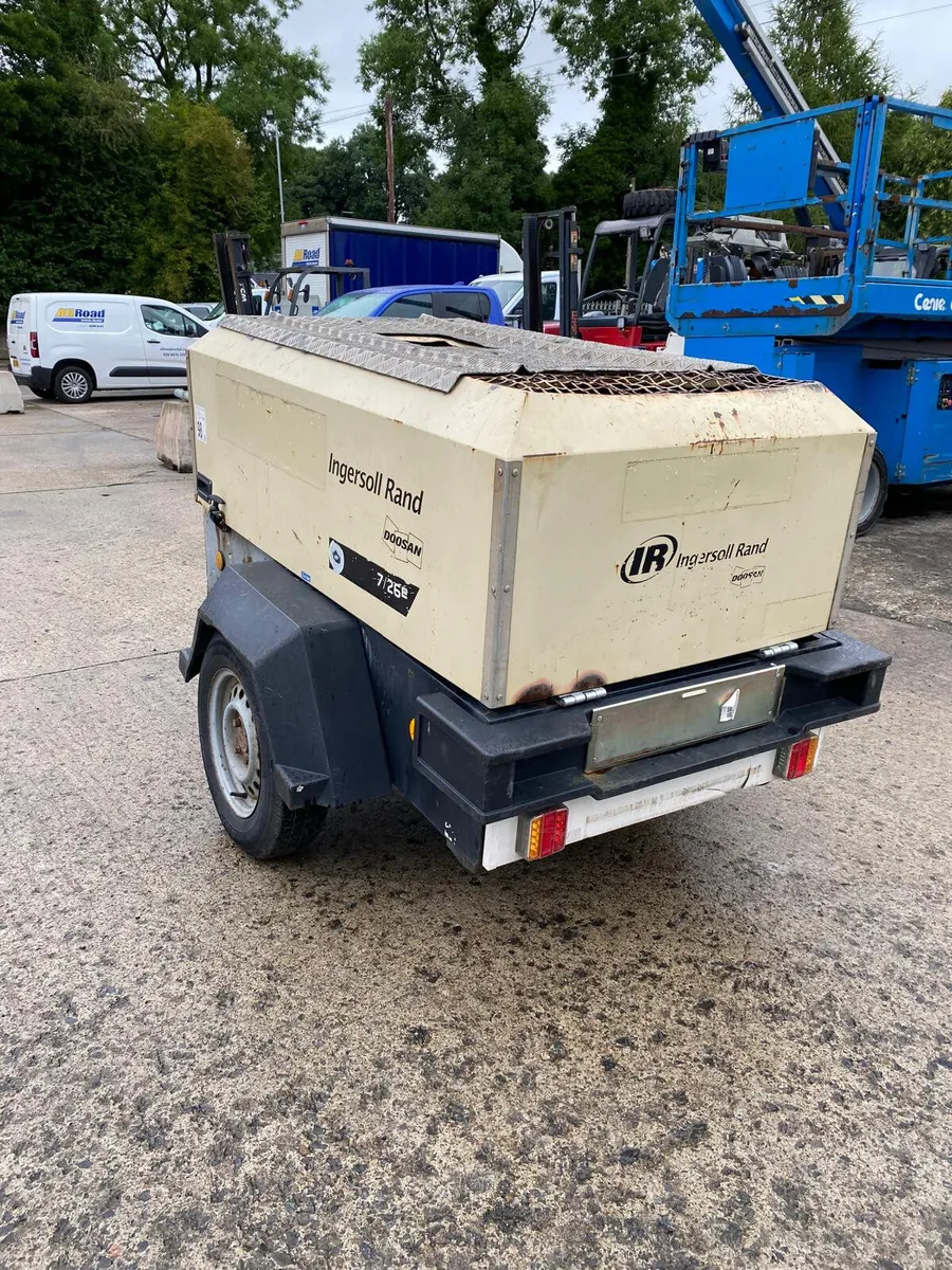 2011 INGERSOLL RAND 726E 90CFM SINGLE TOOL COMPRES - Image 3