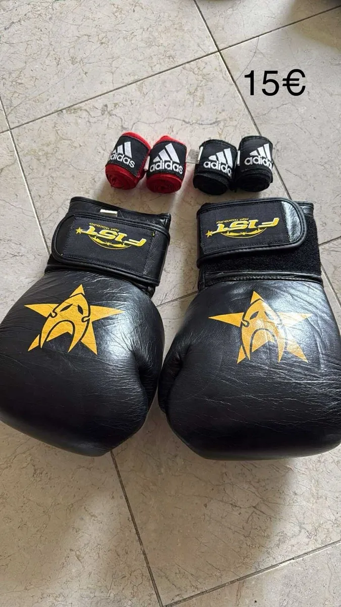 Boxing gloves and hand wraps