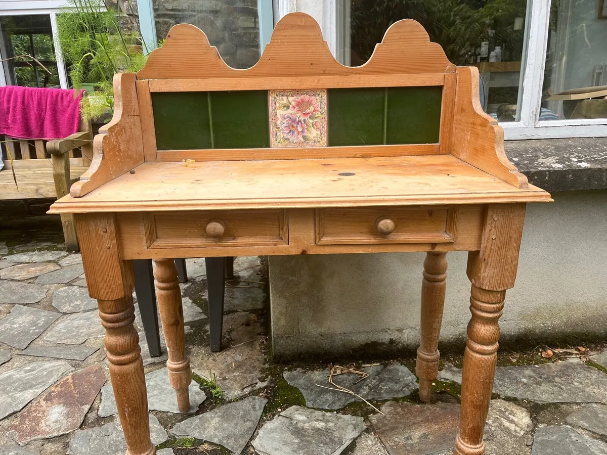 Occasional table - Image 1