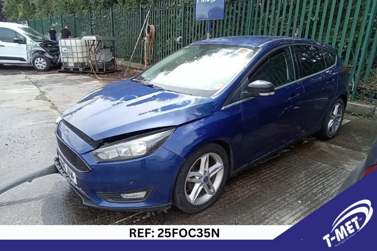 2016 FORD FOCUS BREAKING FOR PARTS - Image 1