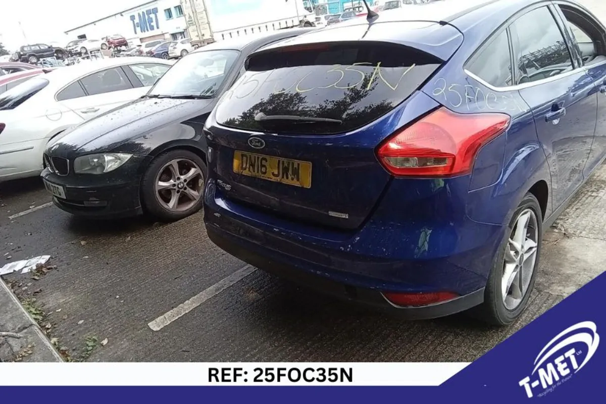 2016 FORD FOCUS BREAKING FOR PARTS - Image 3