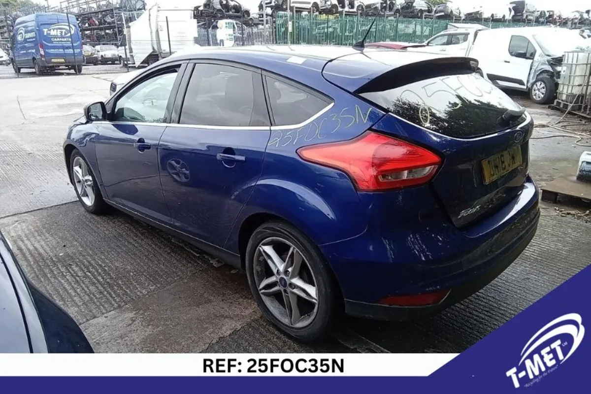 2016 FORD FOCUS BREAKING FOR PARTS - Image 4
