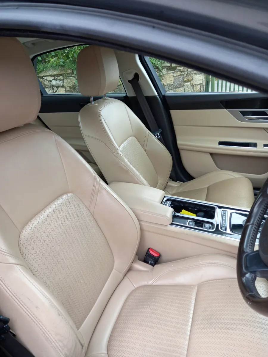 2016 Jaguar XF 2L Diesel AUTOMATIC - Image 3