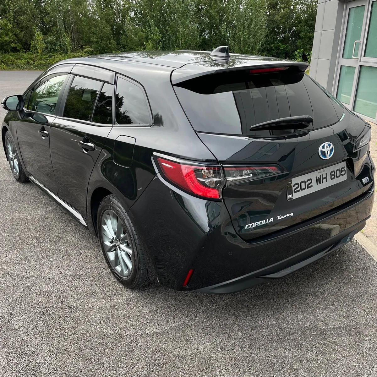 Toyota Corolla 1.8 Hybrid Auto - Image 3
