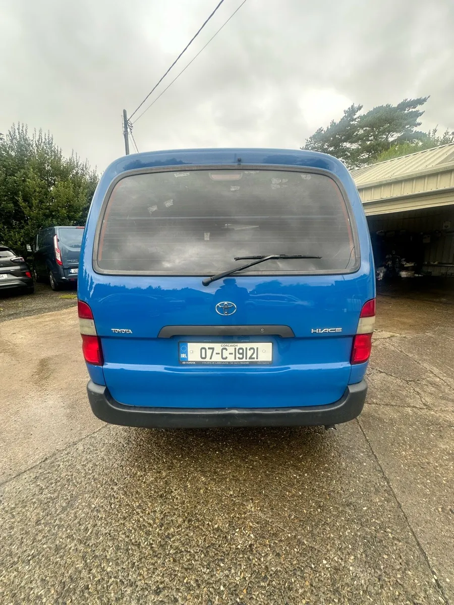 Toyota HiAce - Image 2