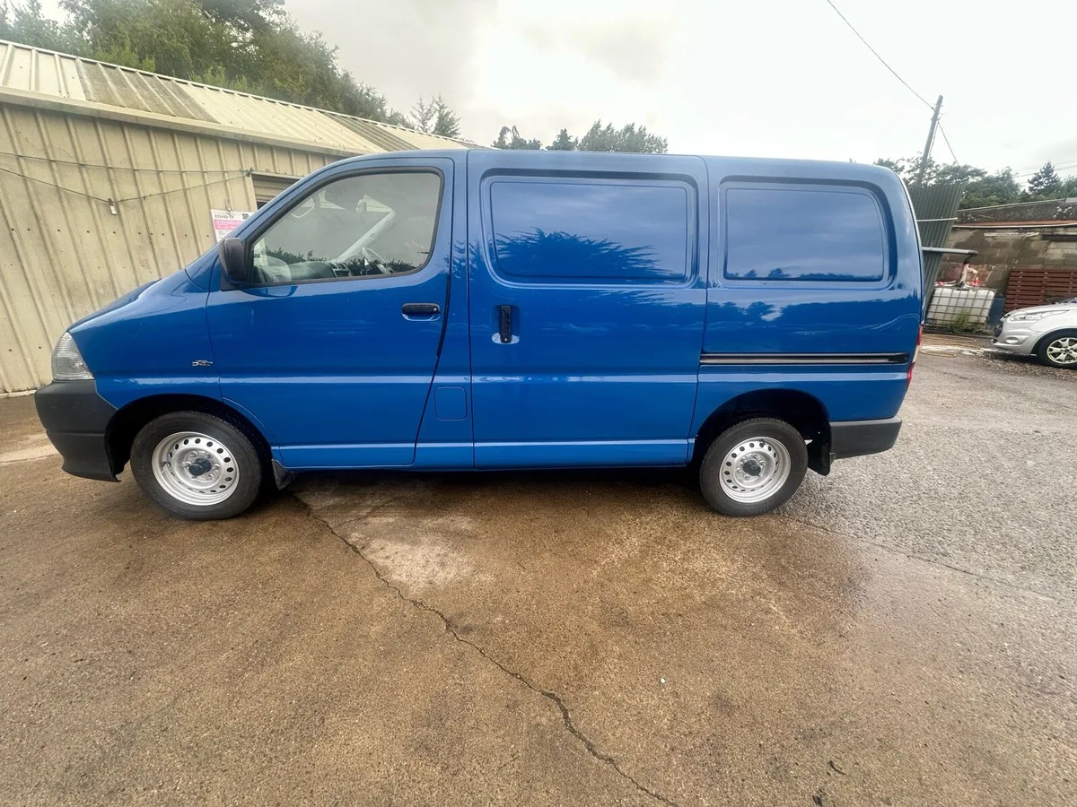 Toyota HiAce - Image 3