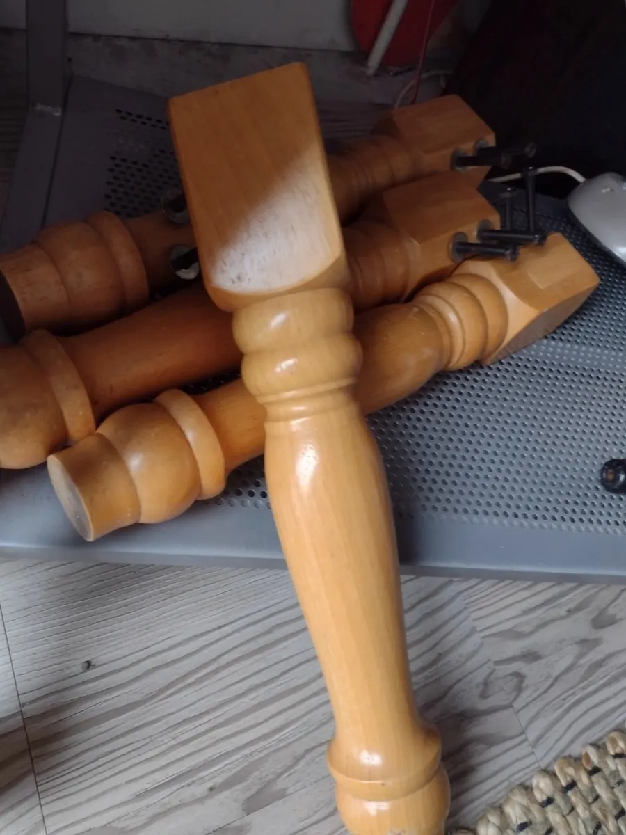 Large solid Oak coffee table - Image 3