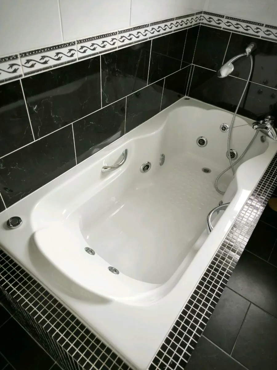 Jacuzzi Bath - Image 1