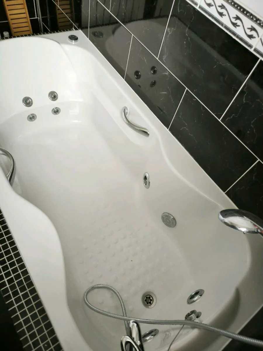 Jacuzzi Bath - Image 2