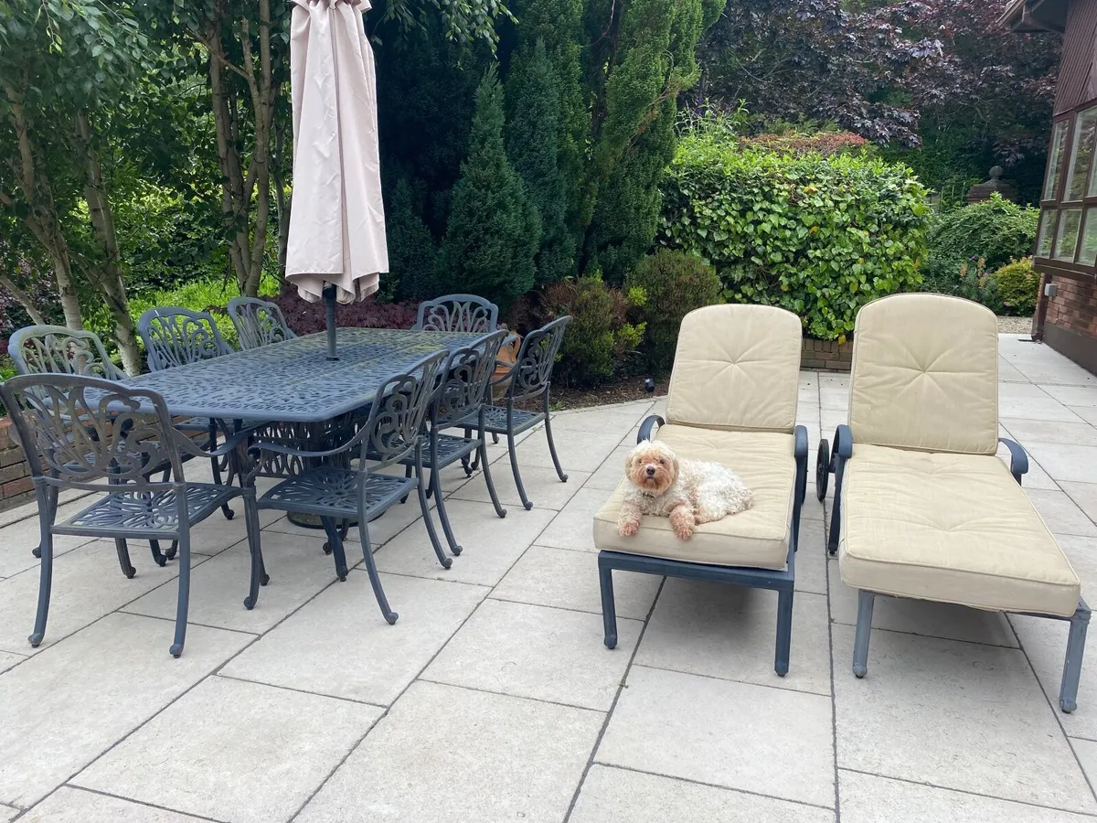 Outdoor dining table cast aluminium - Image 1
