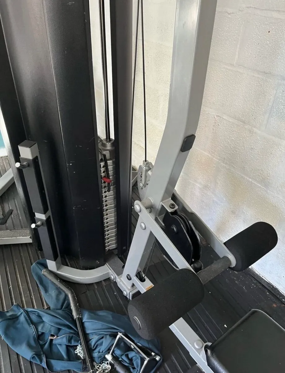 Life fitness stacked lat pulldown / leg extension - Image 3