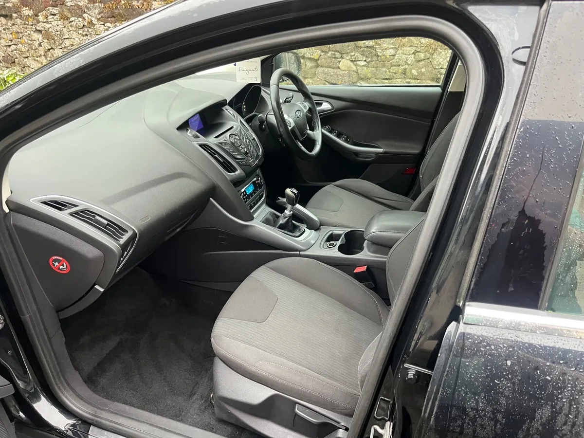 Ford Focus 2011 - Image 2