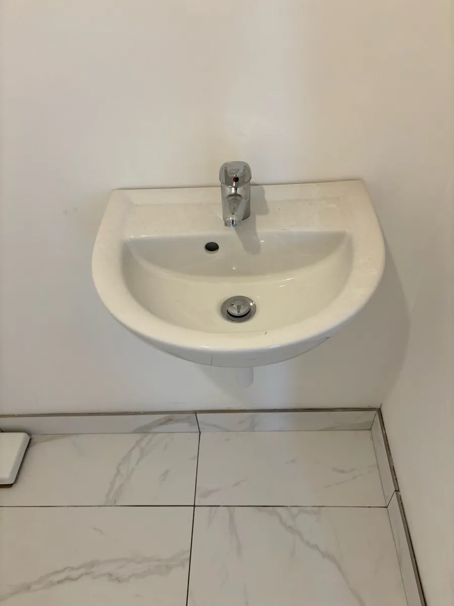 Bath, toilet, sink - Image 2