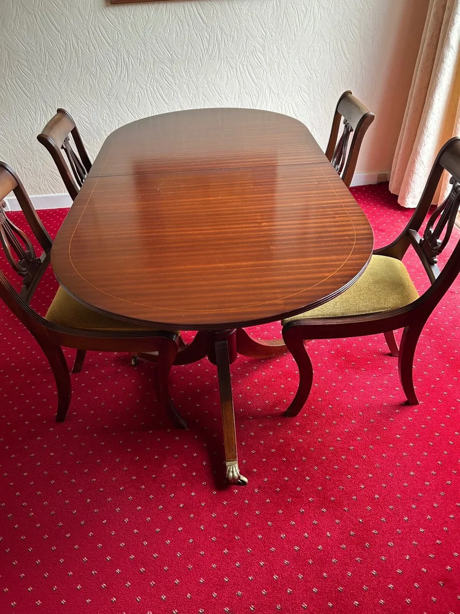 Mahogany dining room table +8 chairs - Image 1