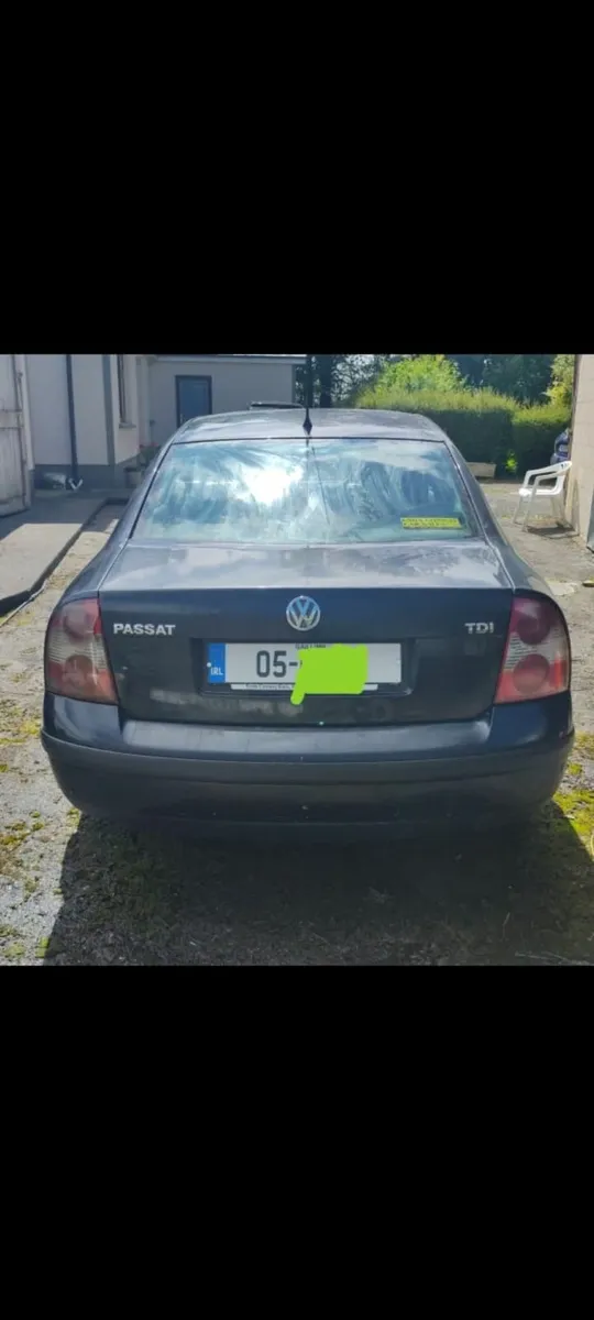 Volkswagen Passat 2005 - Image 2