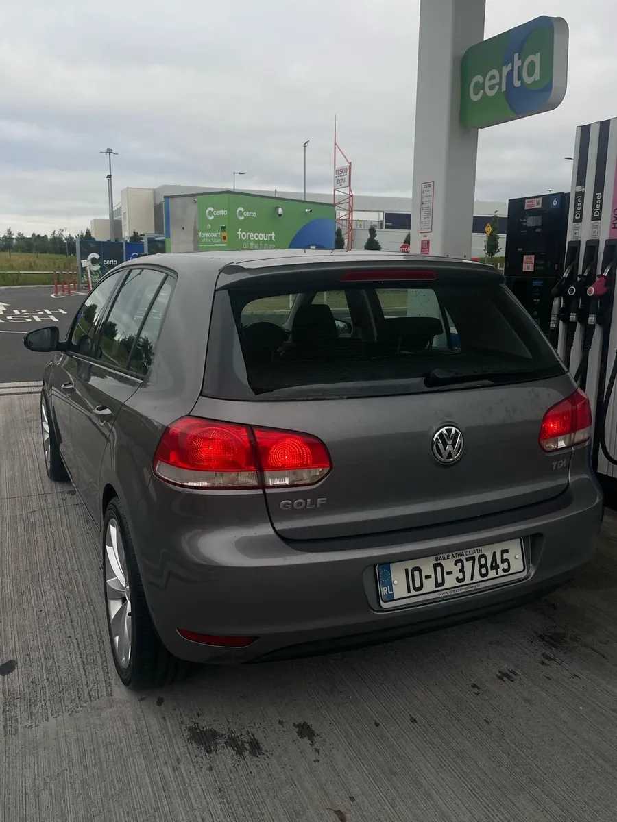 Volkswagen Golf 1.6 TDI S 2010 - Image 2