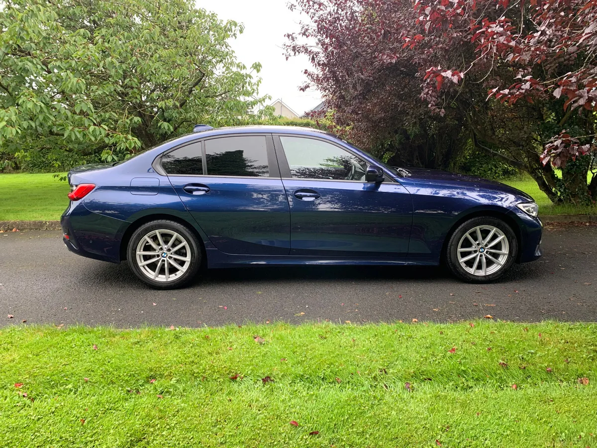 BMW 3-Series 2020 318d - Image 1