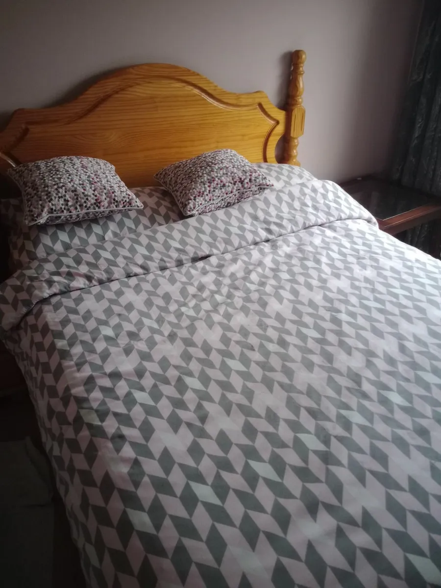 Beds and mattresses - Image 1