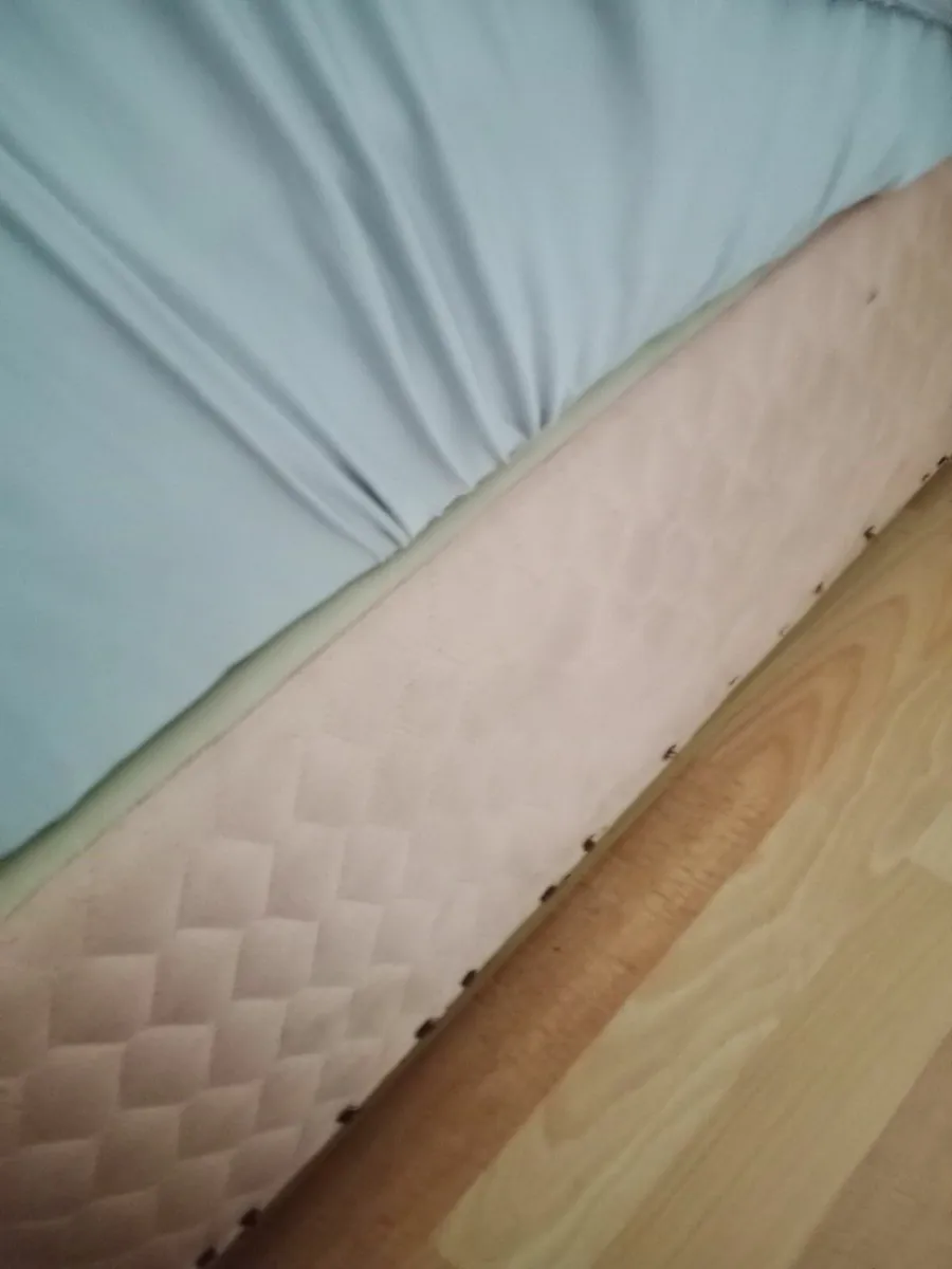 Beds and mattresses - Image 3