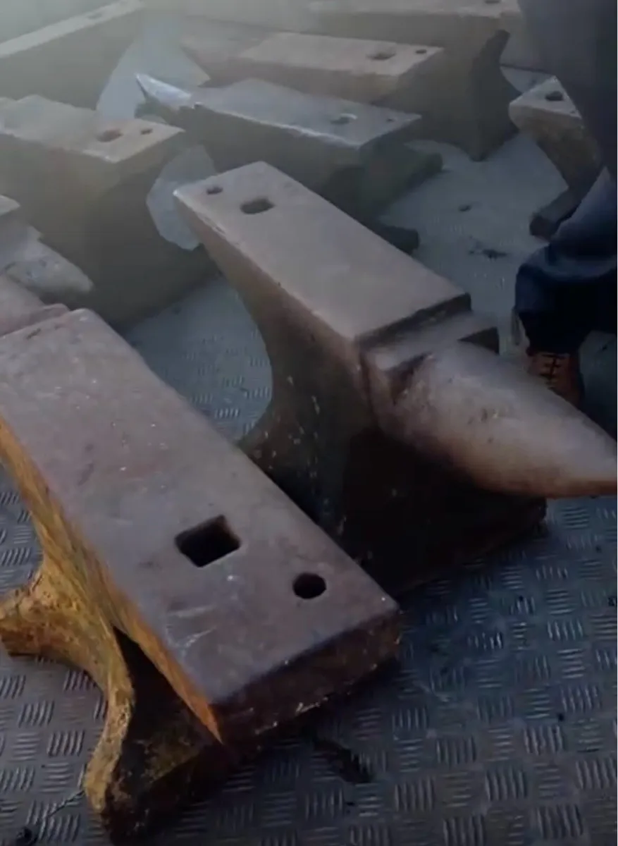 All big anvils cheap €700 each 3/4 cwt - Image 2