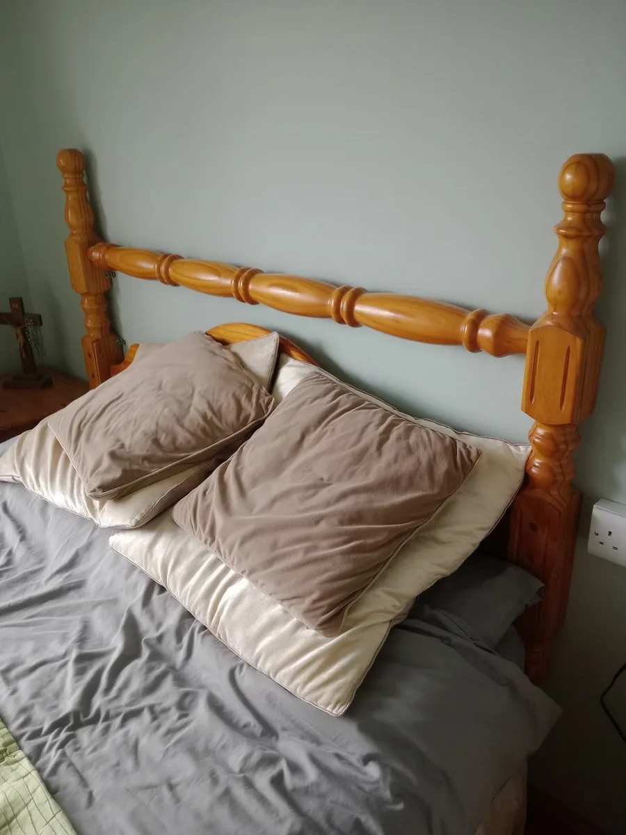 Bed and mattress - Image 1