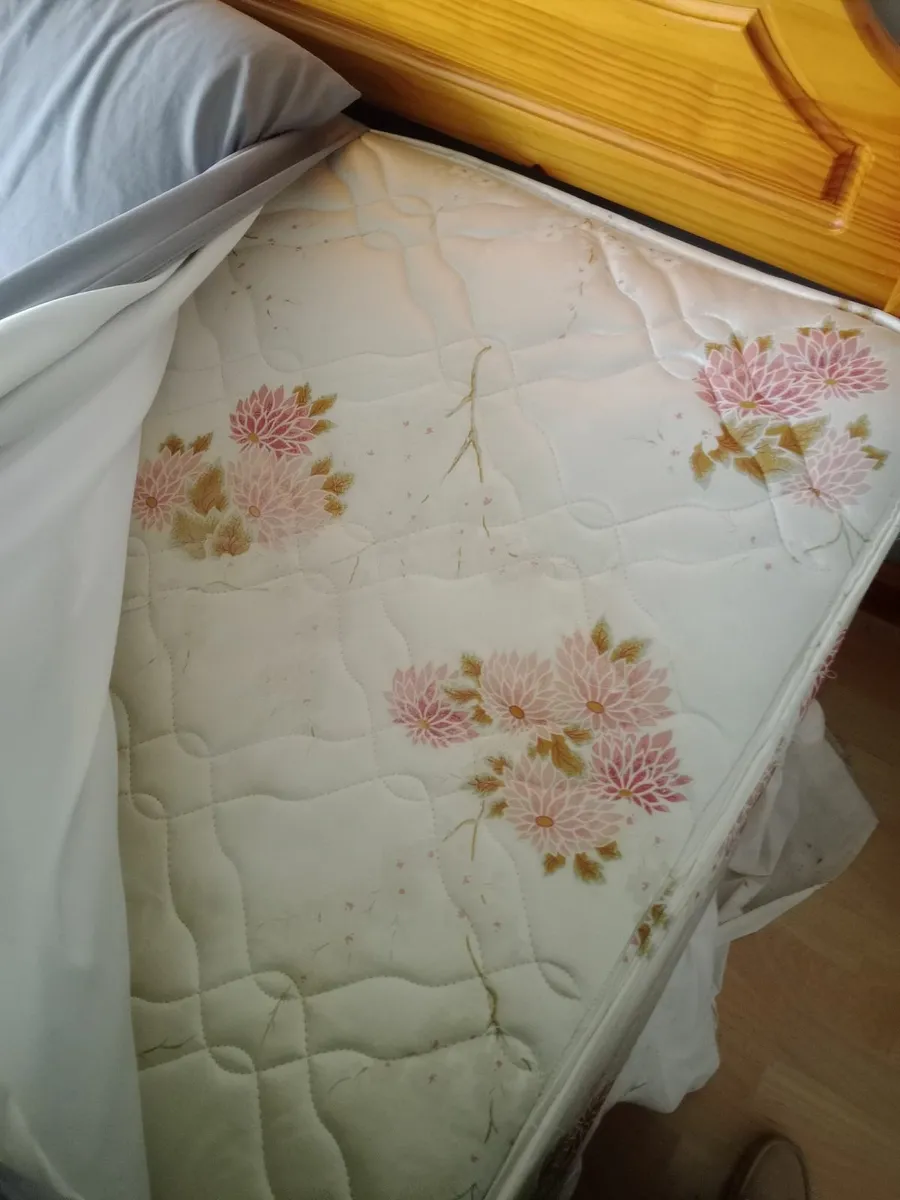 Bed and mattress - Image 2