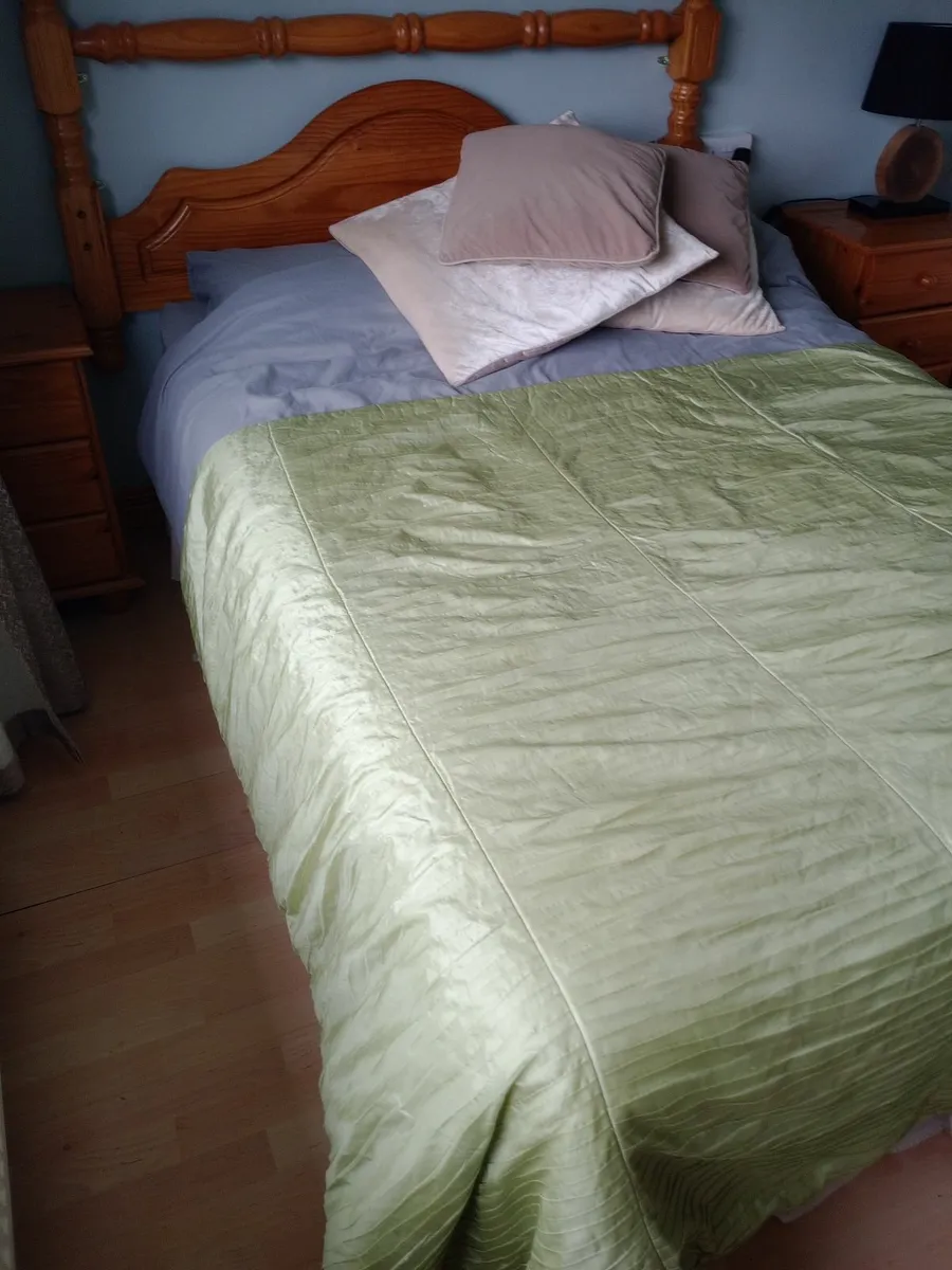 Bed and mattress - Image 4