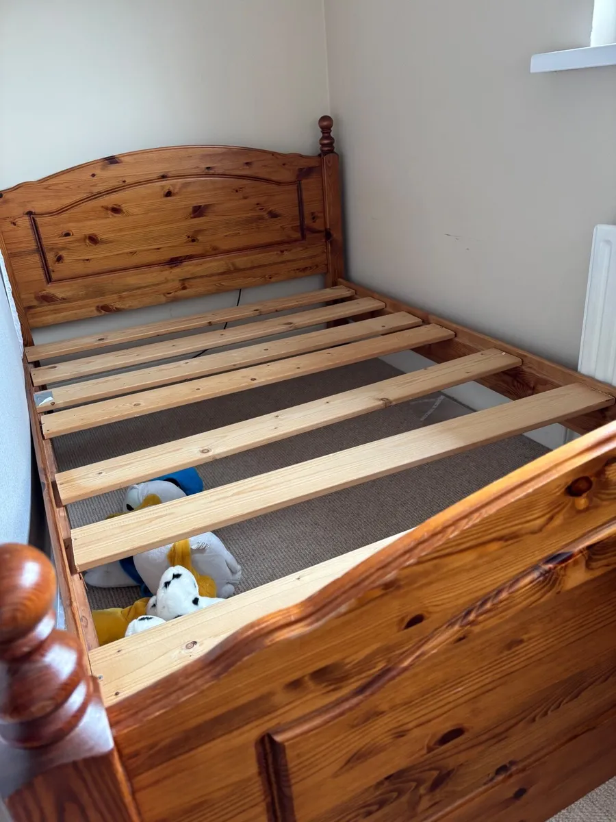 bed frame & locker - Image 1