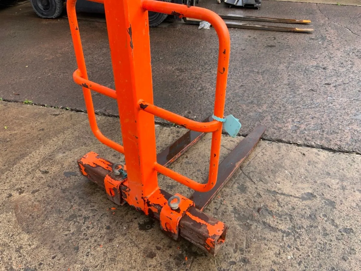EICHINGER 2000kg CRANE FORK ATTACHMENT...90-2. - Image 4