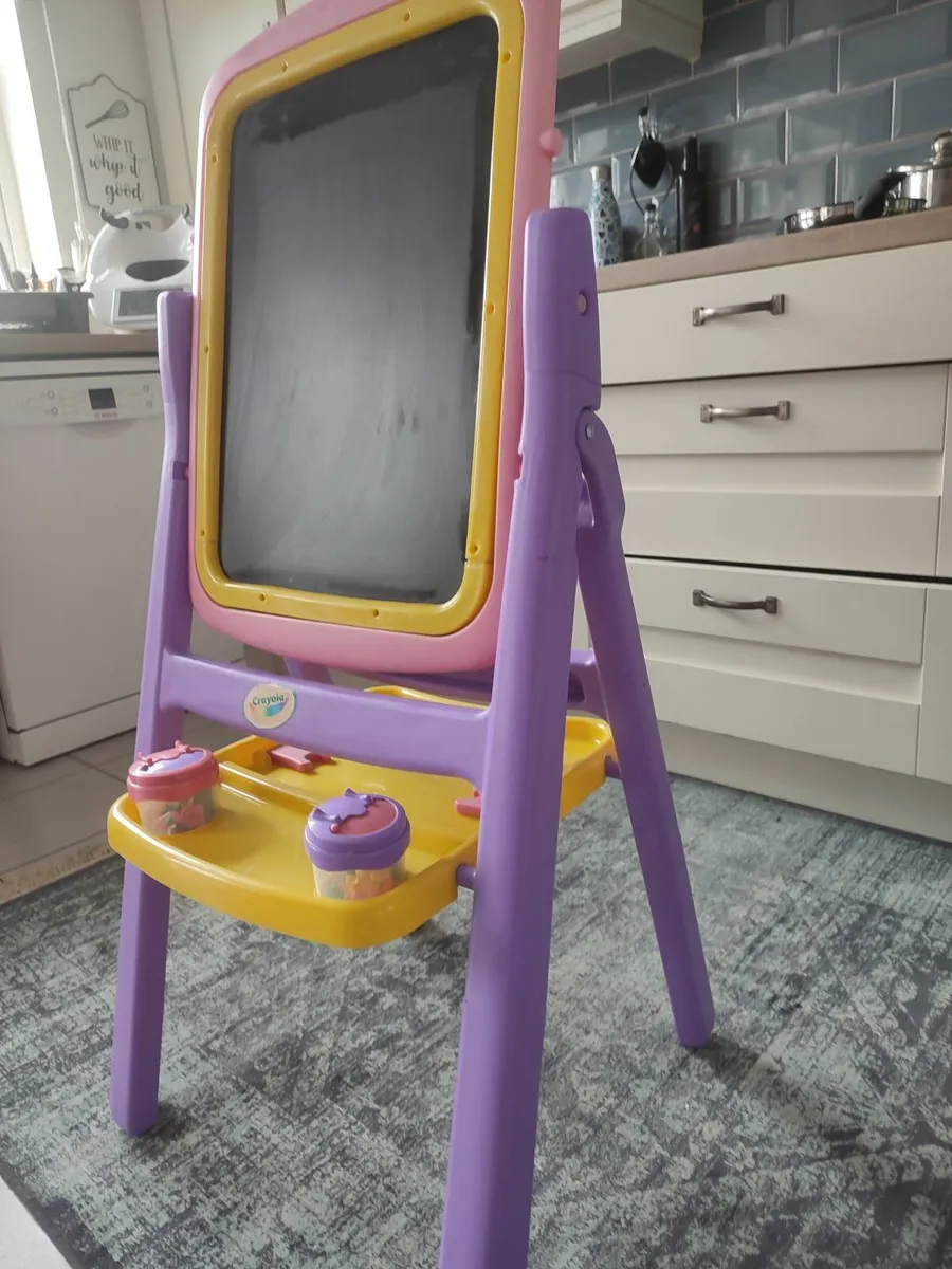 Crayola chalkboard and magnetic whiteboard - Image 3
