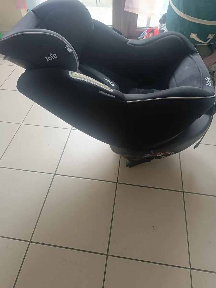 Car seat moving side - Image 1