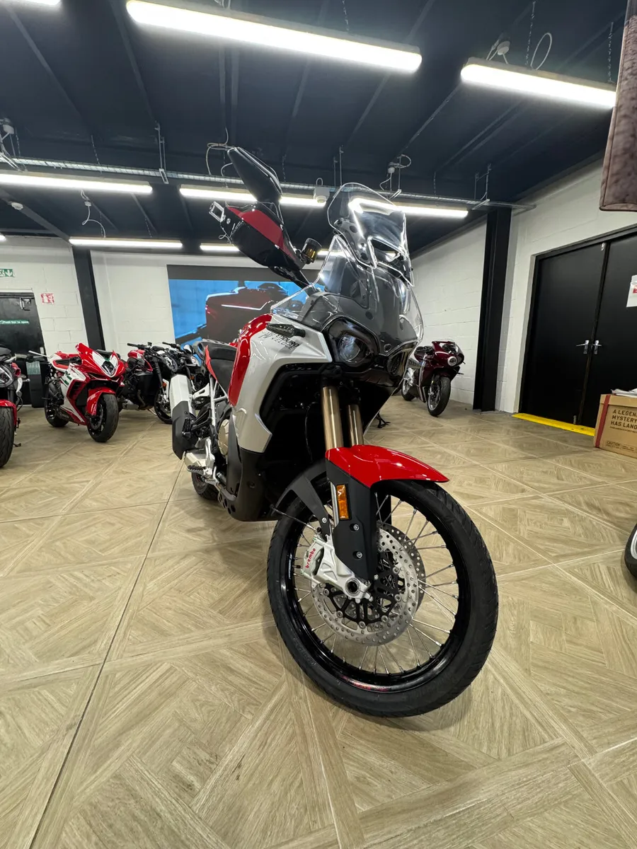 MV Agusta Enduro Veloce 2025 - Image 4