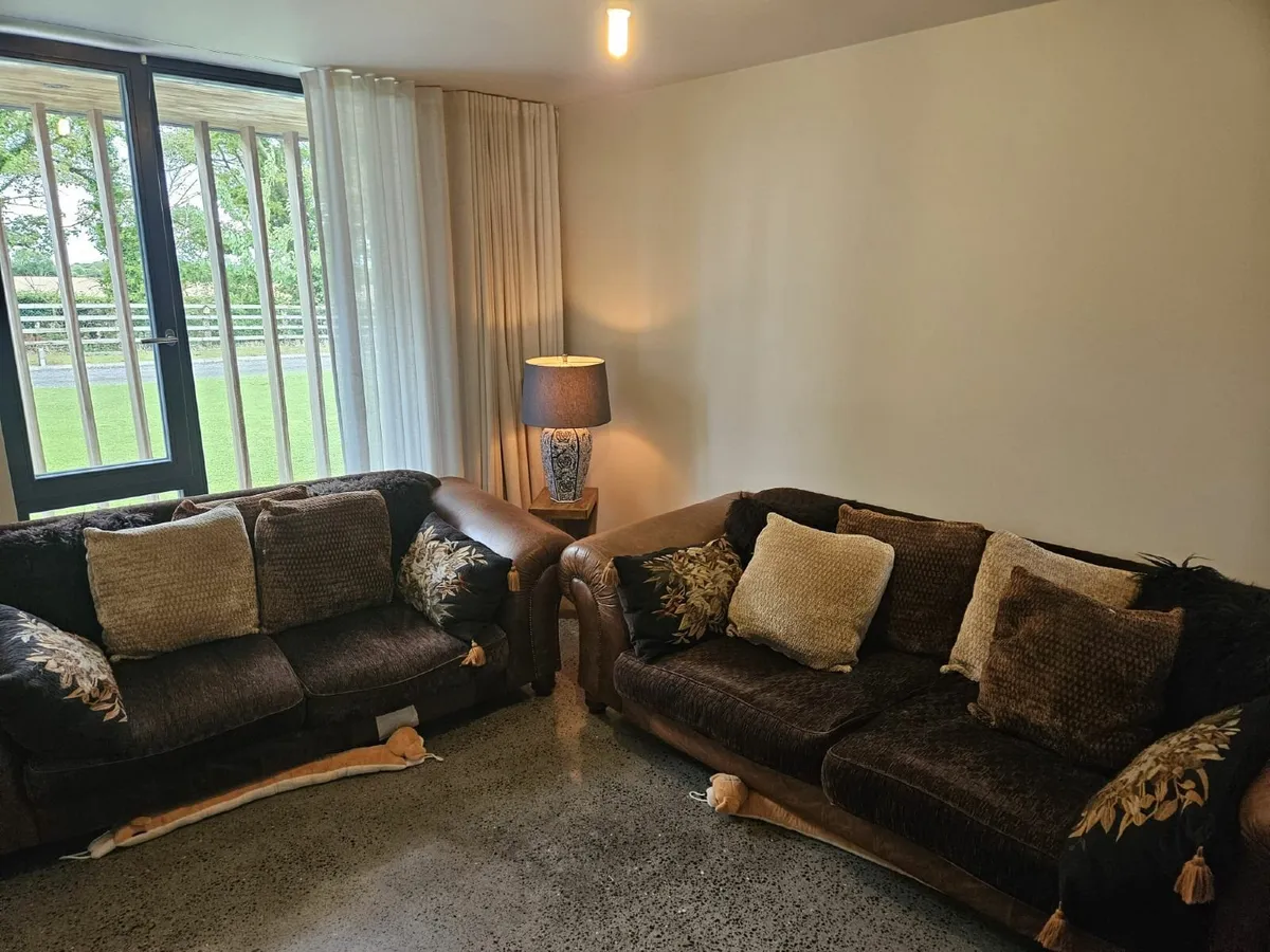 Couch - Image 4
