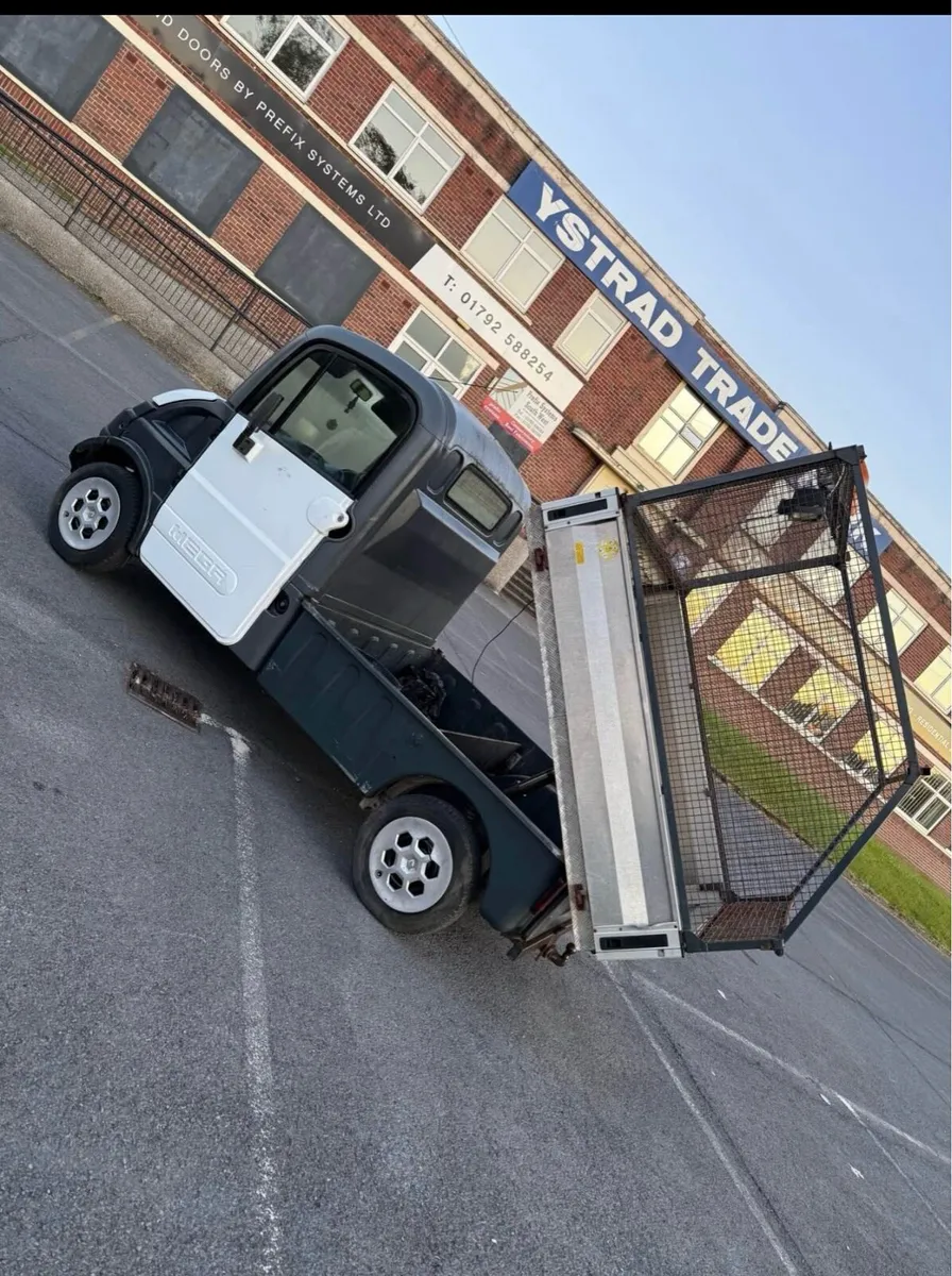 Tipper truck - Image 1