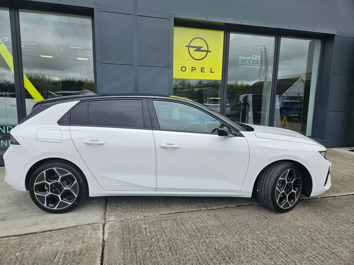 Opel Astra GS 1.2 6 speed manual 130 BHP - Image 4