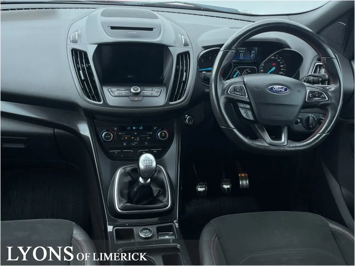 Ford Kuga 1.5tdci 120PS FWD St-line Sunroof - Image 4