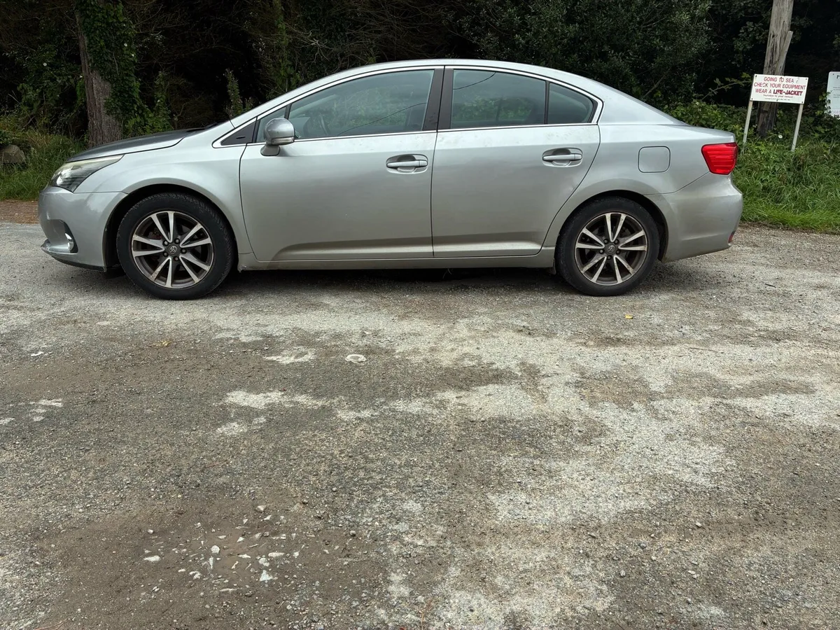2012 Toyota Avensis - Image 1