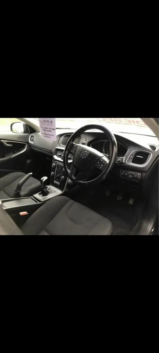 Volvo V40 2016 - Image 2
