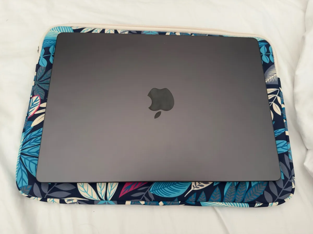 MacBook Pro M4 (14-inch) – Like New with Box - Image 3