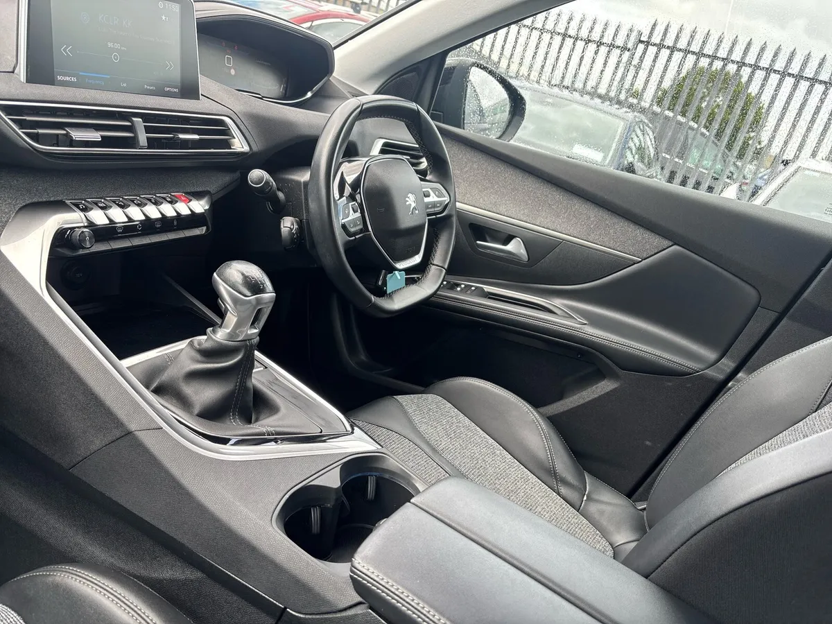 2020 Peugeot 5008 1.2 PureTech Auto Allure - Image 2