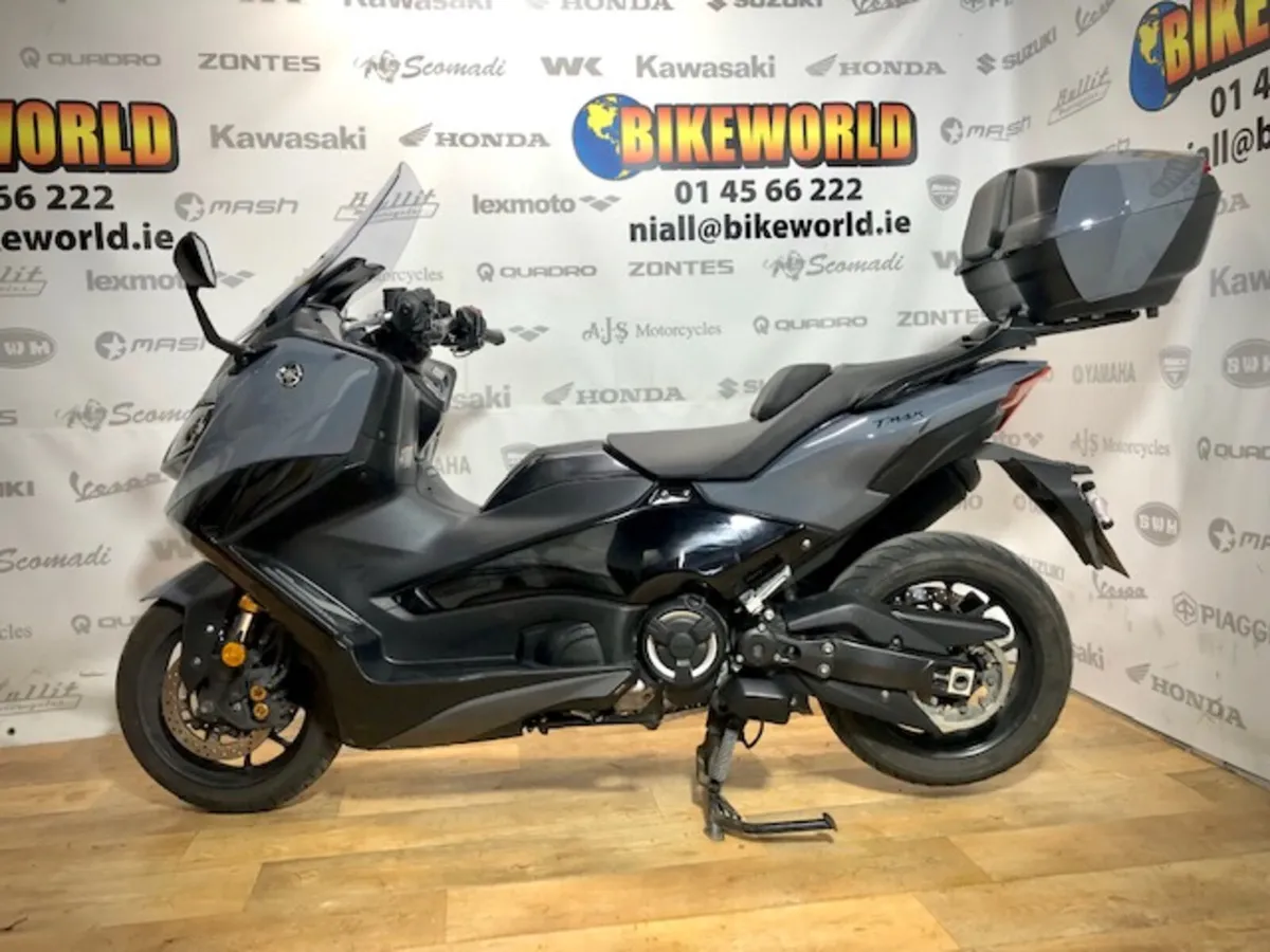 PRE-OWNED Yamaha TMAX 560 2022 - Image 2