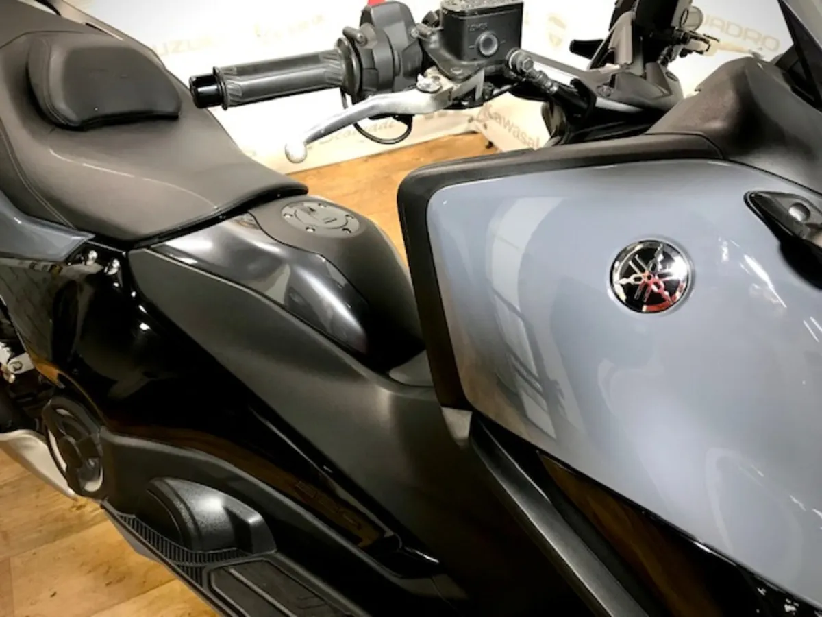 PRE-OWNED Yamaha TMAX 560 2022 - Image 4