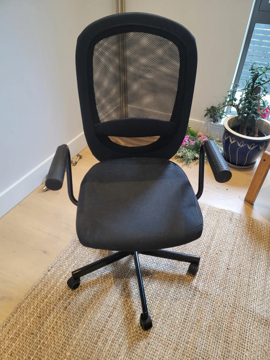 Free Office Swivel Chair - Image 1