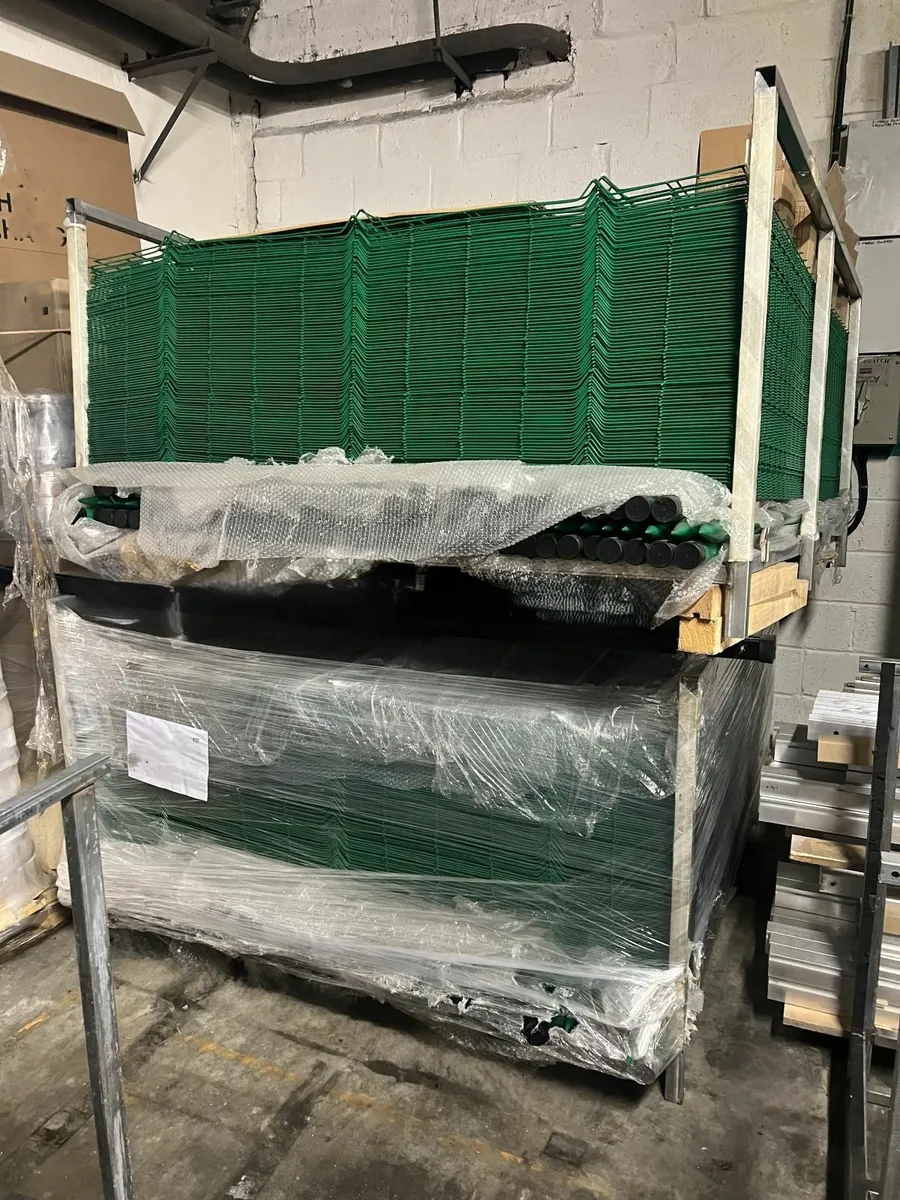 V-Mesh Fencing Full Kit Clearance - Brand New - Image 1