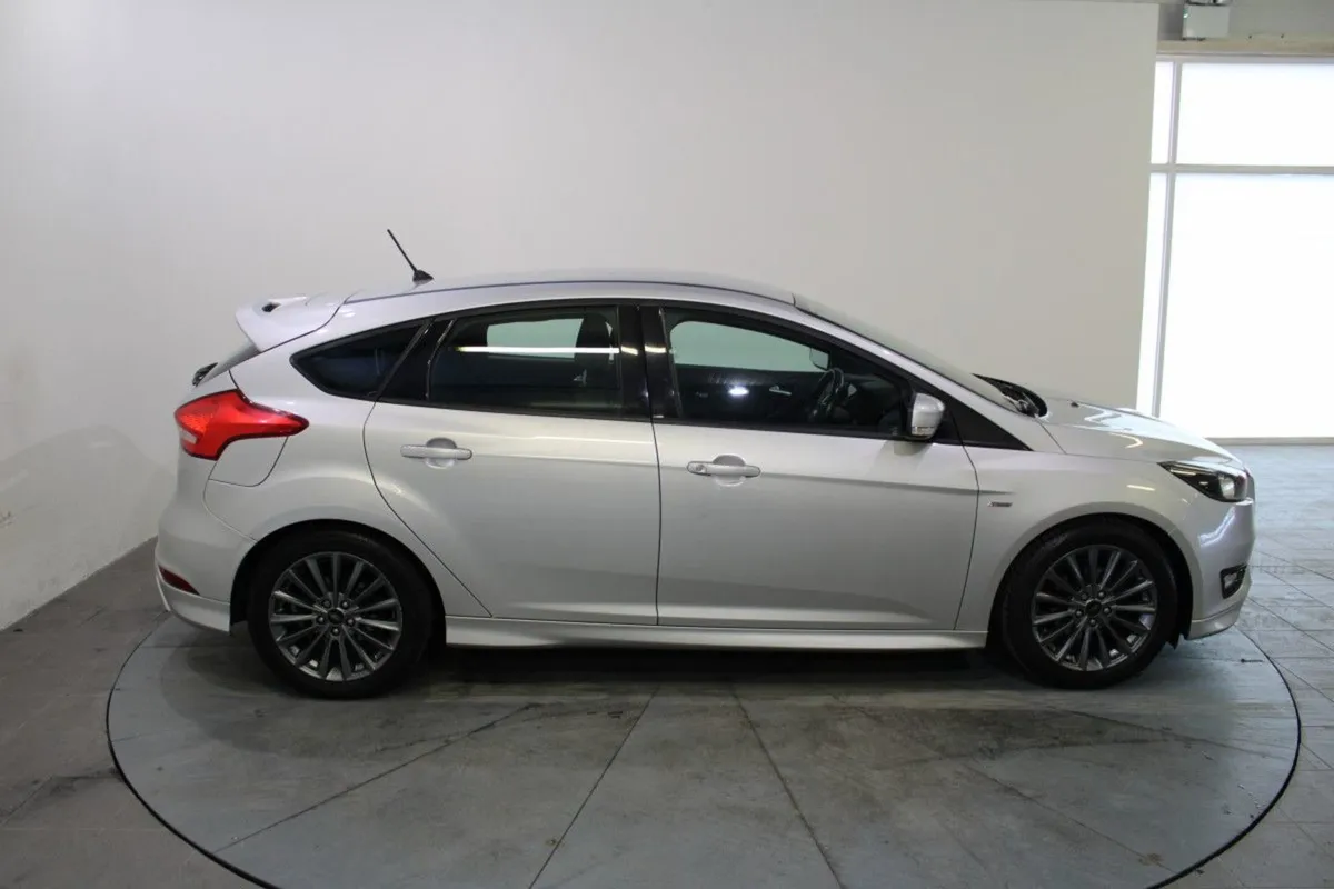 Ford Focus 1.5 Tdci 120PS St-line - Image 4