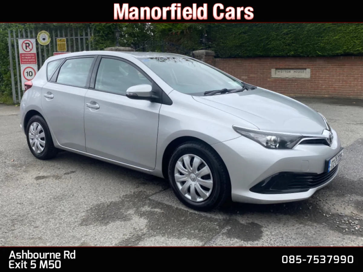 2017 Toyota Auris 1.33 Petrol AIR CONDITIONING - Image 1