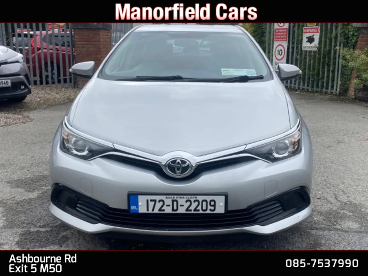 2017 Toyota Auris 1.33 Petrol AIR CONDITIONING - Image 3