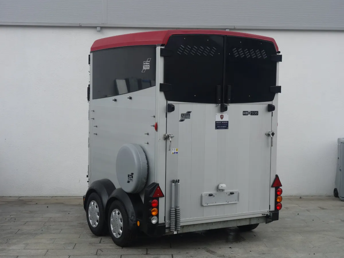 T09849 Used HBX506 Ifor Williams Horsebox - Image 2
