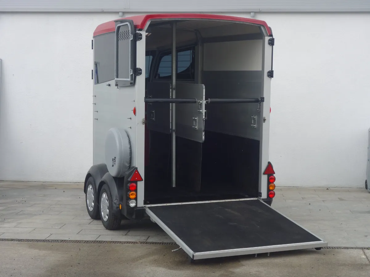 T09849 Used HBX506 Ifor Williams Horsebox - Image 3