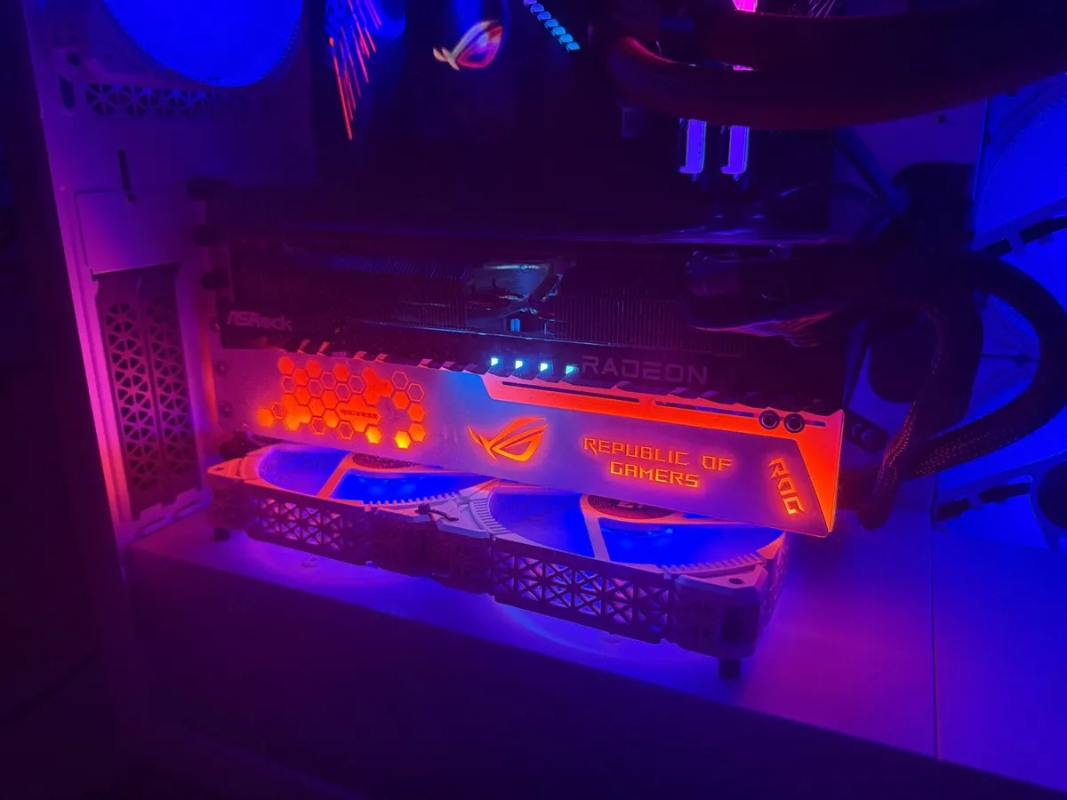 AMD RX 7900 GRE - Image 3